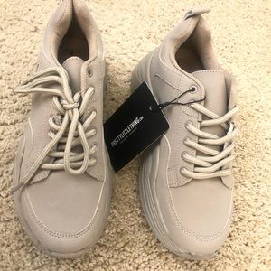 PRETTY LITTLE THING Platform Sneaker